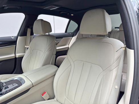Used 2021 BMW 740i w/ M Sport Package RWD image 43