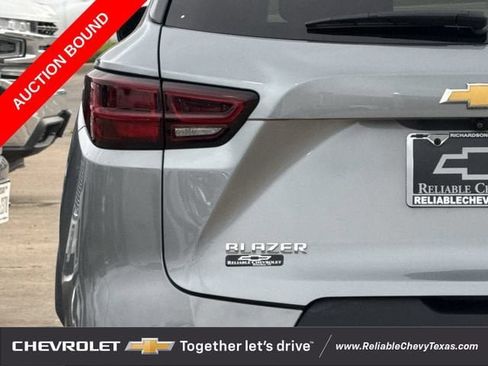 Used 2024 Chevrolet Blazer LT w/ Convenience Package FWD image 11
