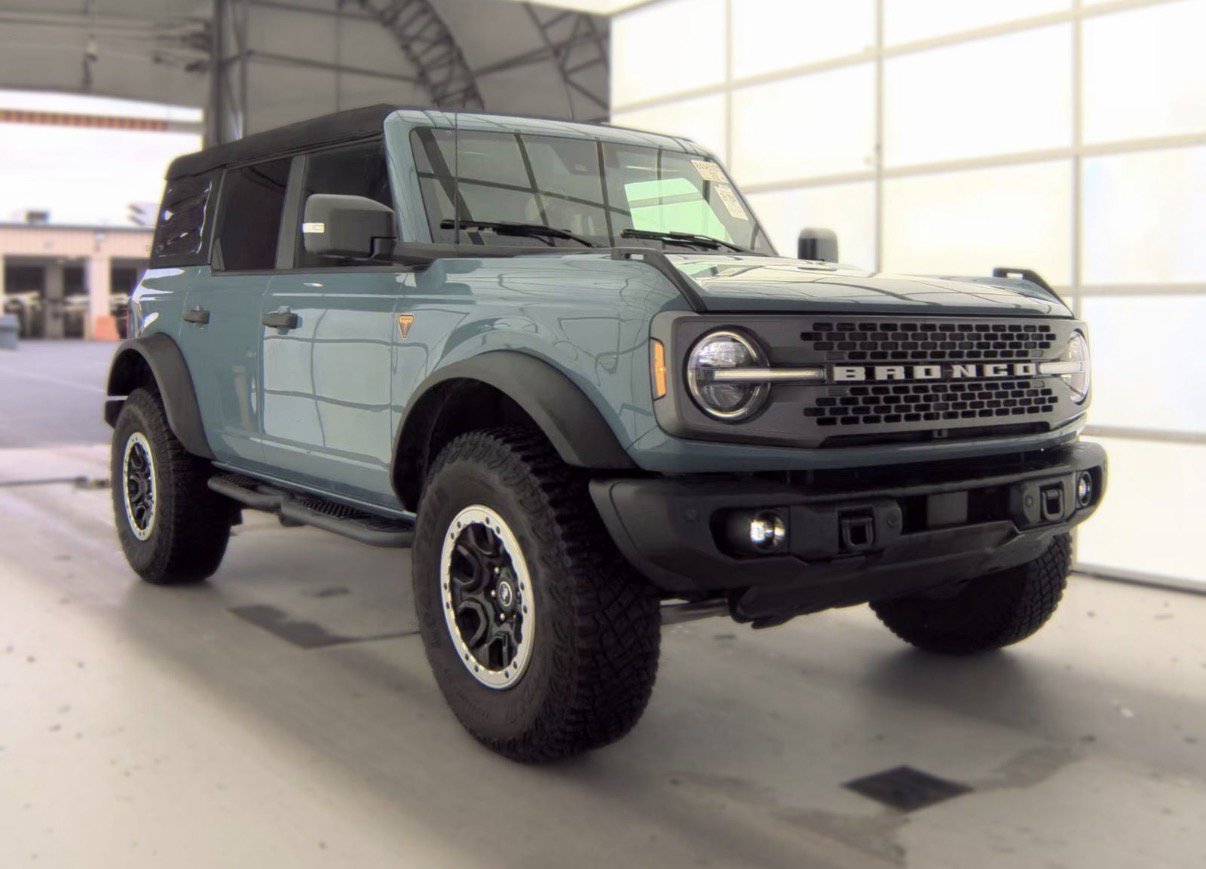 Used 2023 Ford Bronco Badlands w/ Sasquatch Package AWD/4WD image 4