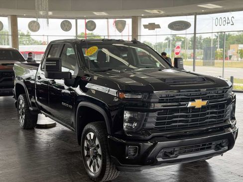 Used 2024 Chevrolet Silverado 2500 Custom w/ Custom Convenience Package AWD/4WD image 1