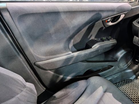 Used 2010 Honda Fit Sport image 29