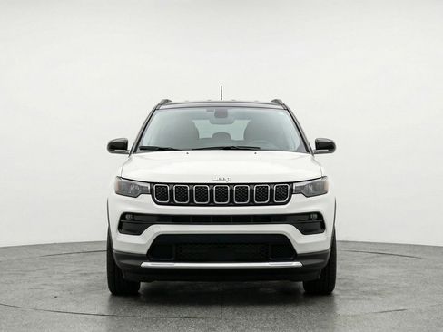 Used 2025 Jeep Compass Limited image 2