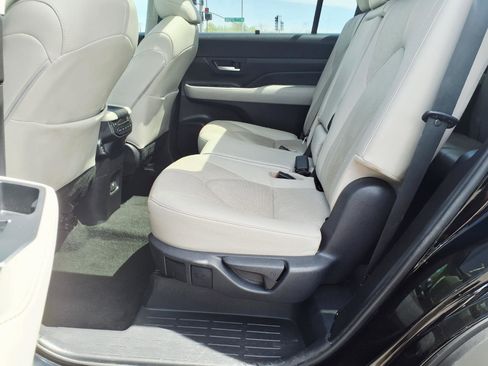 Used 2024 Toyota Grand Highlander Limited FWD image 17