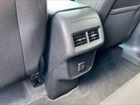 Used 2023 Chevrolet Equinox LT FWD image 33