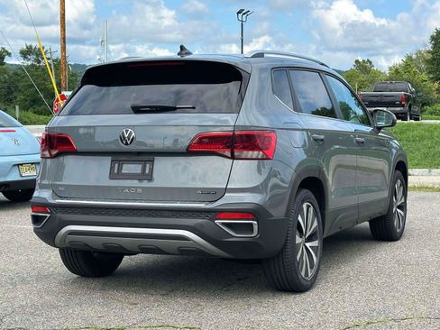 Used 2022 Volkswagen Taos SE AWD/4WD image 3