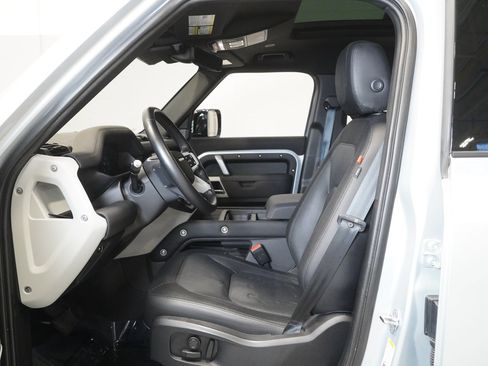 Used 2021 Land Rover Defender 110 X-Dynamic SE AWD/4WD image 11