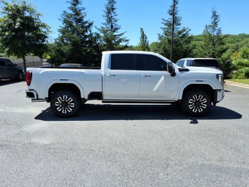 Certified 2024 GMC Sierra 2500 Denali Ultimate AWD/4WD image 4