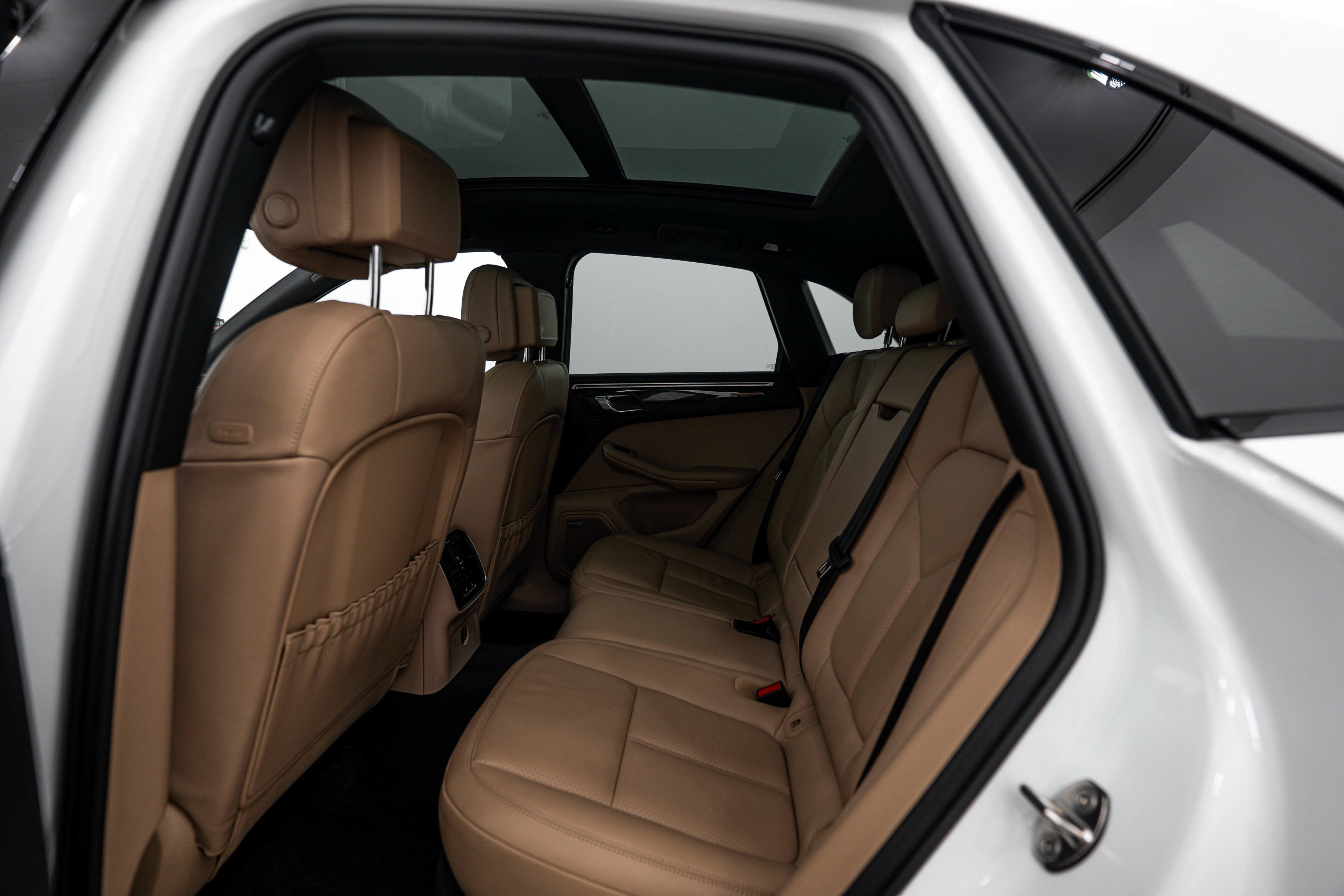 Certified 2023 Porsche Macan AWD/4WD image 20