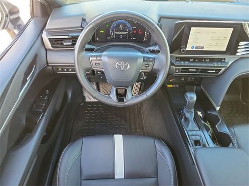 Used 2025 Toyota Camry SE image 7