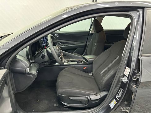 Used 2023 Hyundai Elantra SEL FWD image 9