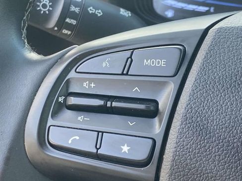 Used 2023 Hyundai Venue SEL w/ Cargo Package image 16