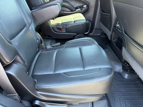 Certified 2018 GMC Yukon SLT w/ Premium Edition AWD/4WD image 12