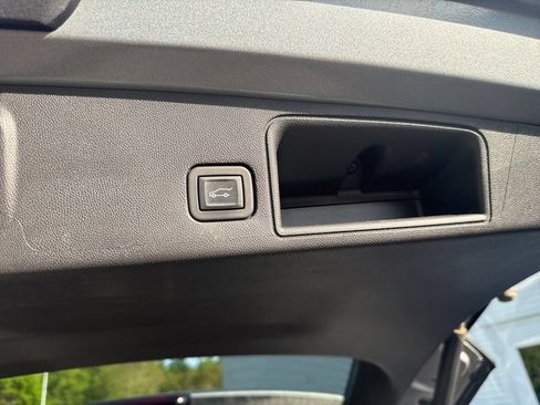 Used 2023 GMC Terrain SLE w/ Driver Convenience Package AWD/4WD image 15