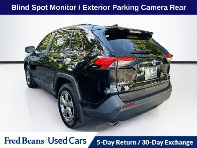 Used 2021 Toyota RAV4 XLE Premium AWD/4WD image 7