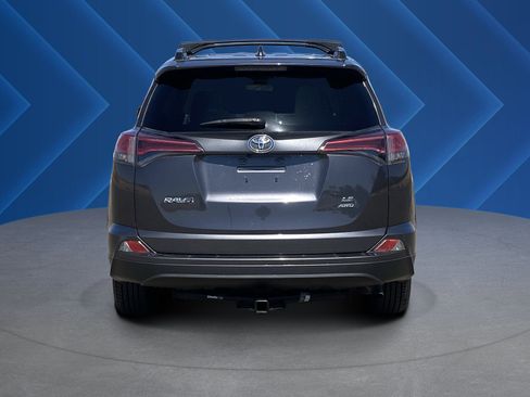 Used 2018 Toyota RAV4 LE w/ Carpet Mat Package AWD/4WD image 4