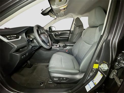 Used 2021 Toyota RAV4 XLE image 21