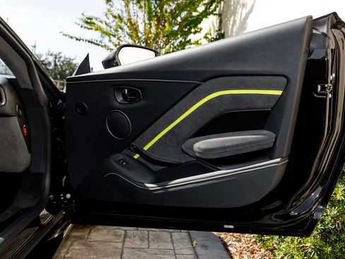 Used 2023 Aston Martin V8 Vantage Coupe image 63