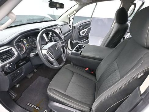 Used 2018 Nissan Titan SV AWD/4WD image 19
