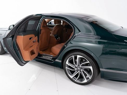 Used 2025 Bentley Flying Spur Plug-In Hybrid AWD/4WD image 20
