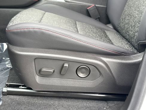 Used 2025 Chevrolet Colorado Z71 w/ Technology Package AWD/4WD image 25