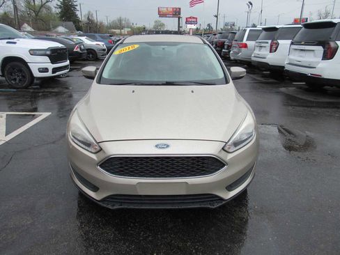 Used 2018 Ford Focus SE image 2