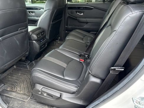 Used 2025 Honda Pilot Touring image 6