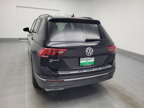 Used 2020 Volkswagen Tiguan SE w/ Panoramic Sunroof Package image 6