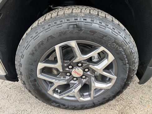 New 2026 GMC Sierra 1500 SLE image 10