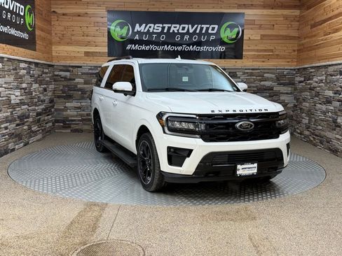 Used 2023 Ford Expedition Limited image 2