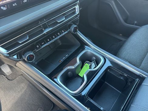 Used 2024 Chevrolet Traverse LT image 14