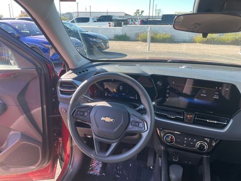 Used 2025 Chevrolet TrailBlazer LT image 32