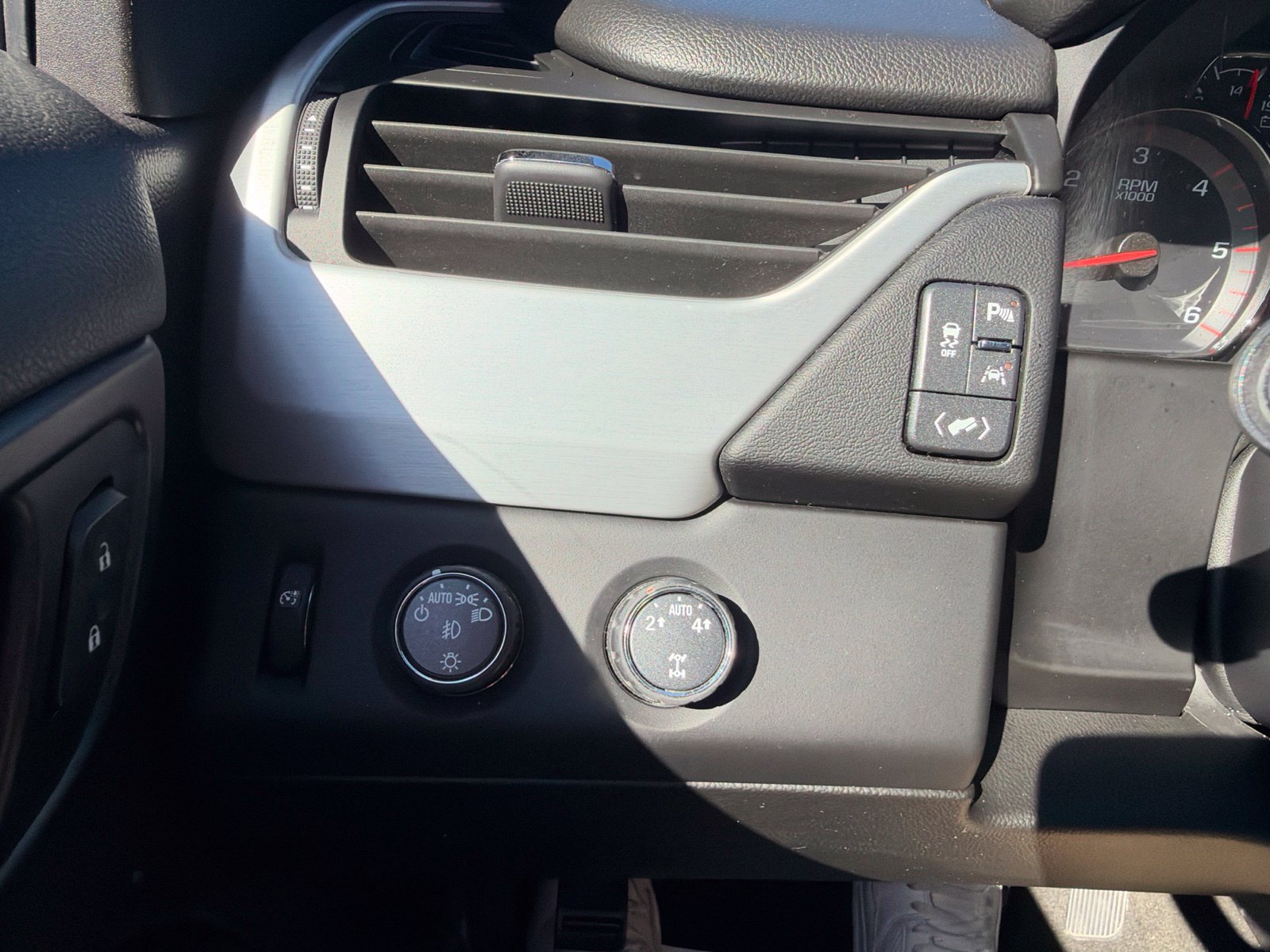 Used 2016 GMC Yukon SLT AWD/4WD image 18