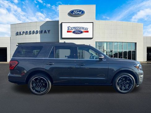 Used 2023 Ford Expedition Limited image 5