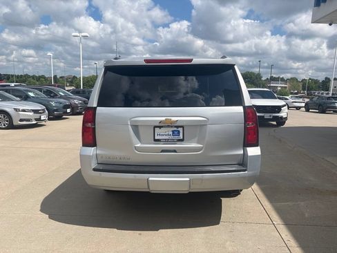 Used 2017 Chevrolet Suburban LT w/ LT Signature Package AWD/4WD image 6