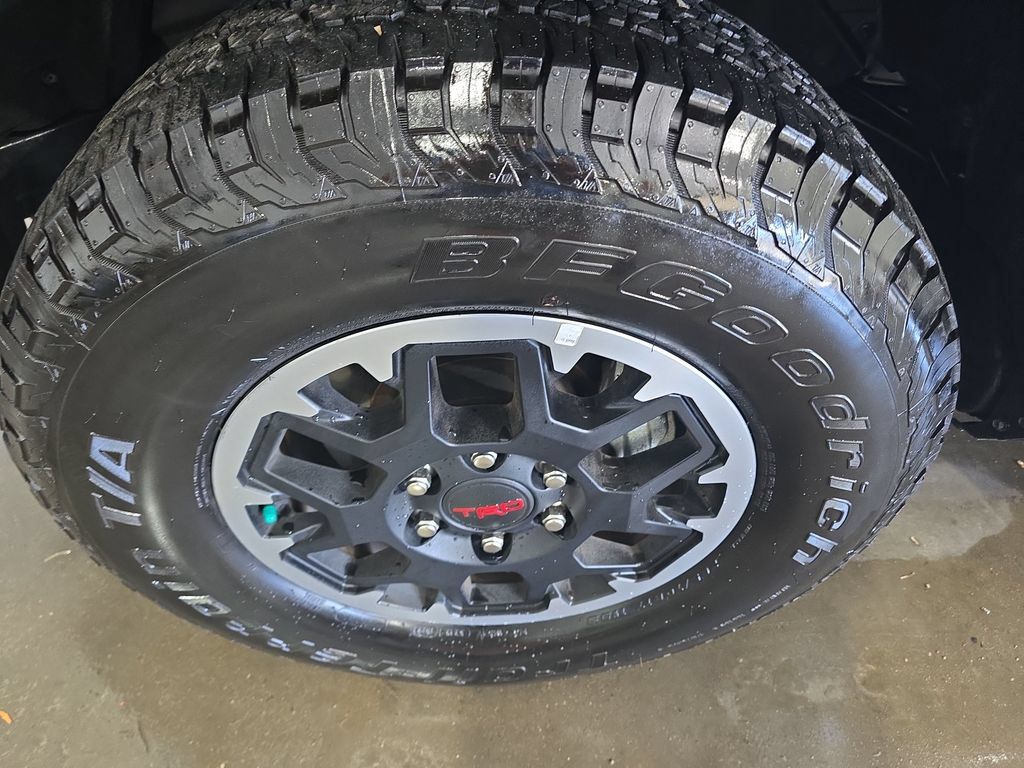 Used 2025 Toyota Tacoma TRD Off-Road AWD/4WD image 12