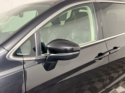 Used 2023 Chrysler Pacifica Touring-L FWD image 12
