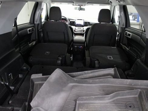 Used 2023 Ford Explorer XLT image 25