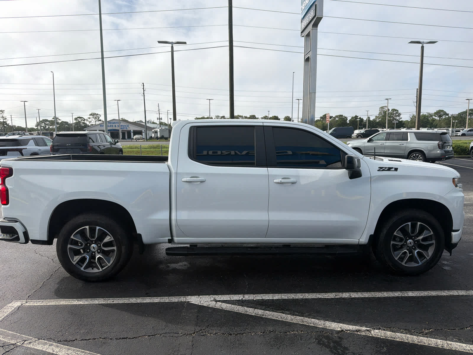 Used 2021 Chevrolet Silverado 1500 RST w/ Convenience Package II AWD/4WD image 6