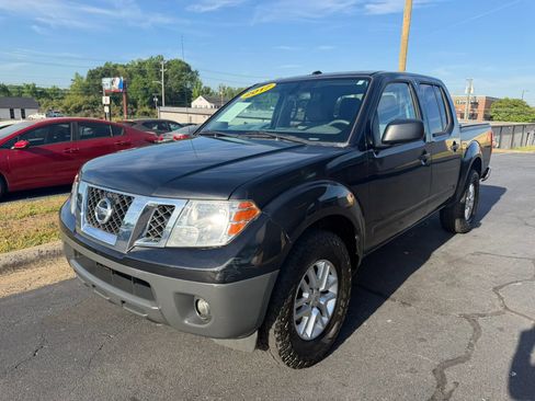 Used 2017 Nissan Frontier SV w/ SV Value Truck Package RWD image 3
