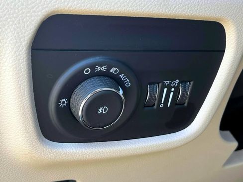 Used 2023 Jeep Grand Cherokee Limited AWD/4WD image 20