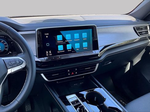 New 2026 Volkswagen Atlas Cross Sport SE FWD image 6