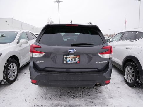 Used 2023 Subaru Forester Premium image 4