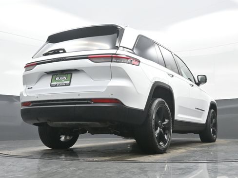 Used 2023 Jeep Grand Cherokee Altitude image 30