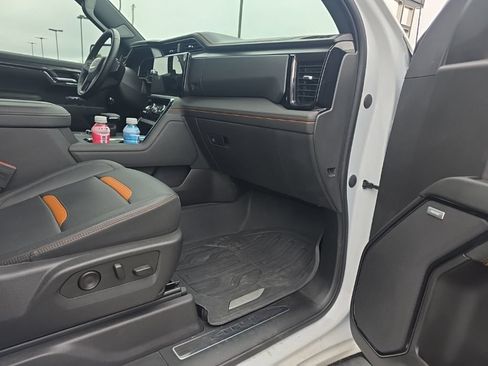 Used 2023 GMC Sierra 1500 AT4 w/ AT4 Premium Package AWD/4WD image 8