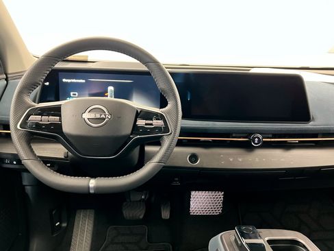 New 2025 Nissan Ariya Platinum image 12
