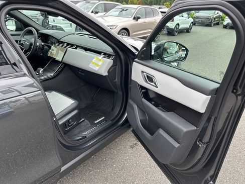 New 2026 Land Rover Range Rover Velar Dynamic SE image 19