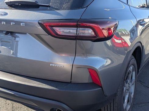 Used 2025 Ford Escape ST-Line image 4