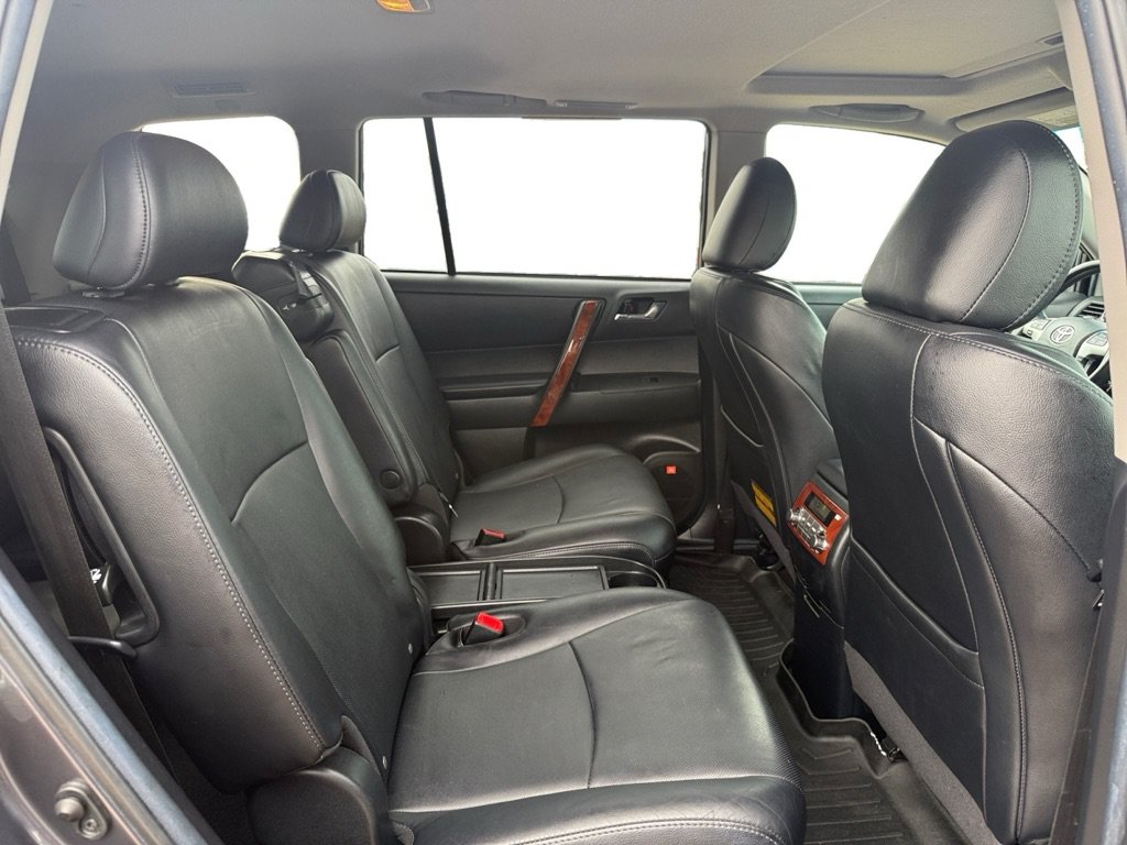 Used 2012 Toyota Highlander Limited w/ Tow Pkg AWD/4WD image 14