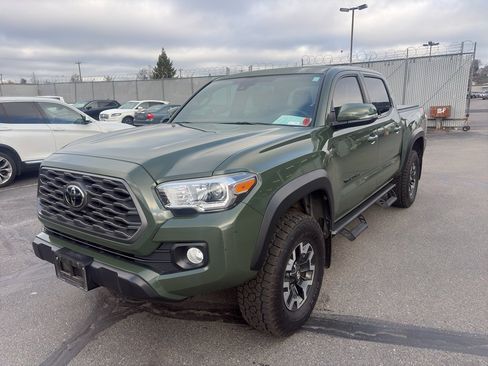 Used 2022 Toyota Tacoma TRD Off-Road image 3