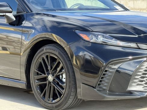 Used 2025 Toyota Camry SE w/ Convenience Package image 4